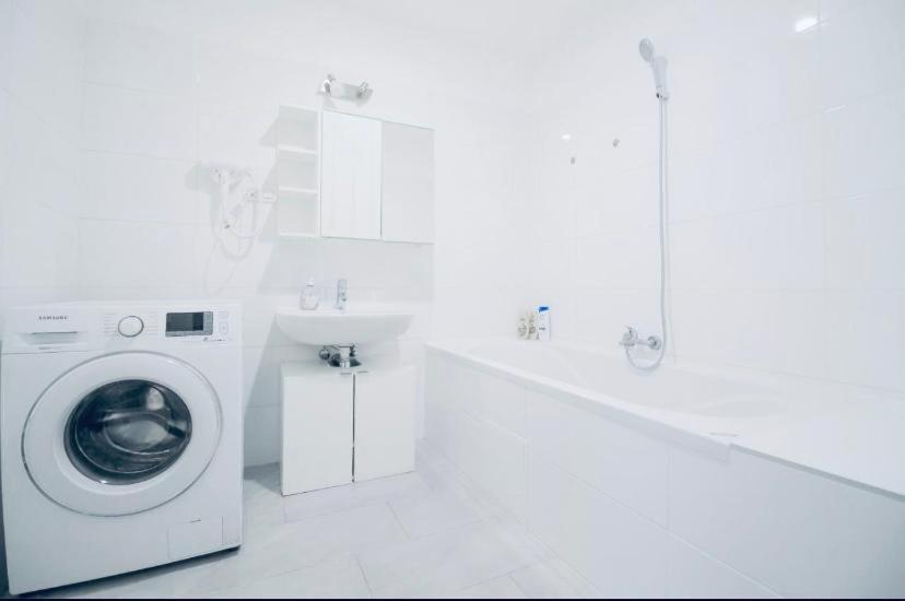 Central 4br Shared With Terrace 10-min Walk To Augarten Vienne